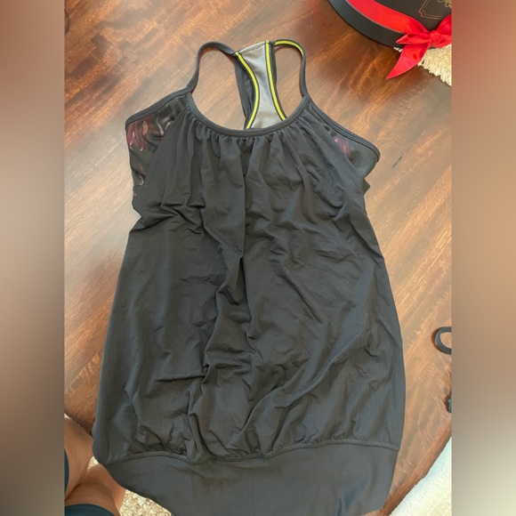 EUC Lululemon Sz 8 Avivva tank top - Picture 2 of 2